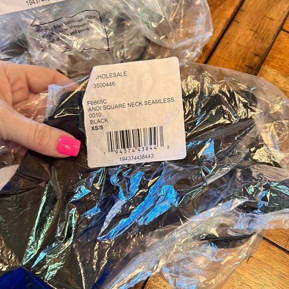 NWT ANDI SQUARE NECK SEAMLESS - Picture 6 of 8